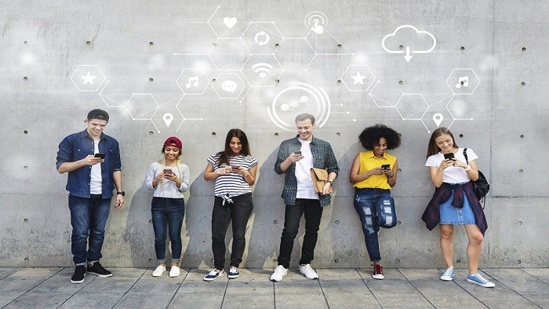 Social LoveLolaBlogs: Exploring Modern Social Trends and Connections