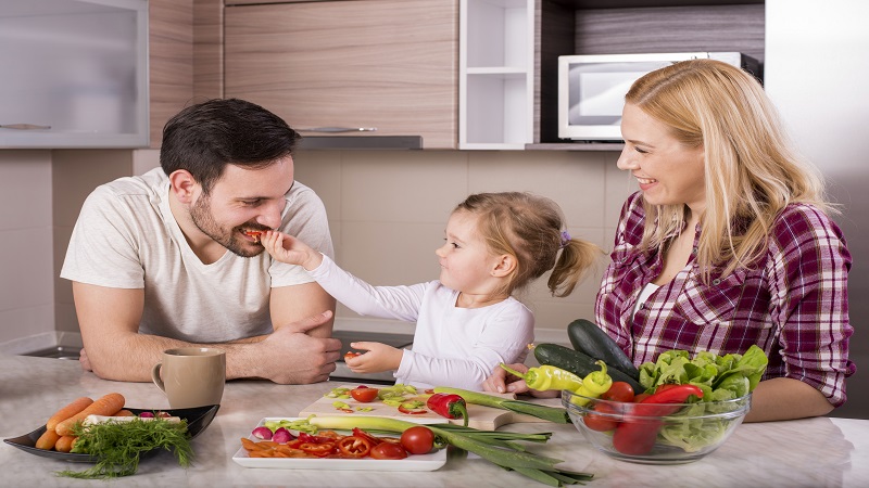 How Does LLBlogFamily Healthy Nutrition by LoveLolaBlog Make Everyday Healthy Eating Simple?